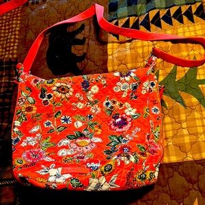 Vera Bradley Glenna. Larger bag with side and inside pockets. In perfect shape!